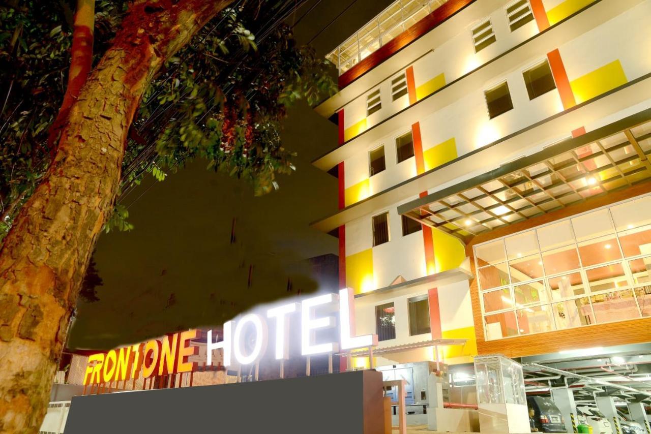 Front One Hotel Pasir Koja Bandung Exterior foto