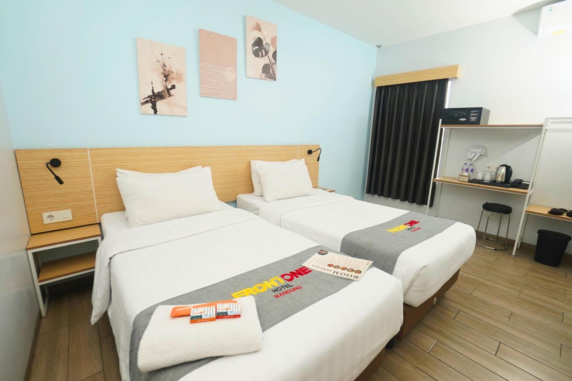 Front One Hotel Pasir Koja Bandung Exterior foto