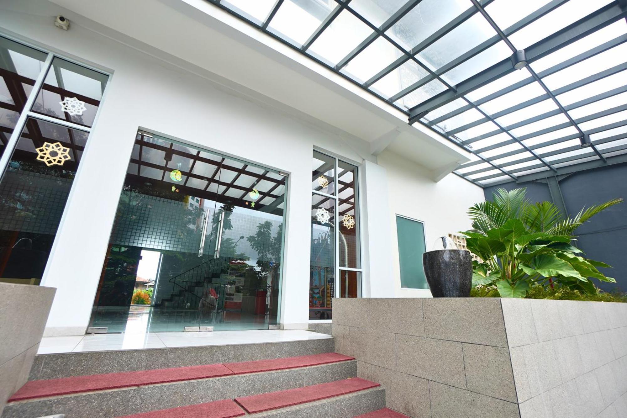 Front One Hotel Pasir Koja Bandung Exterior foto