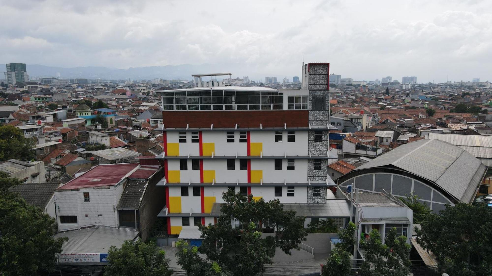 Front One Hotel Pasir Koja Bandung Exterior foto