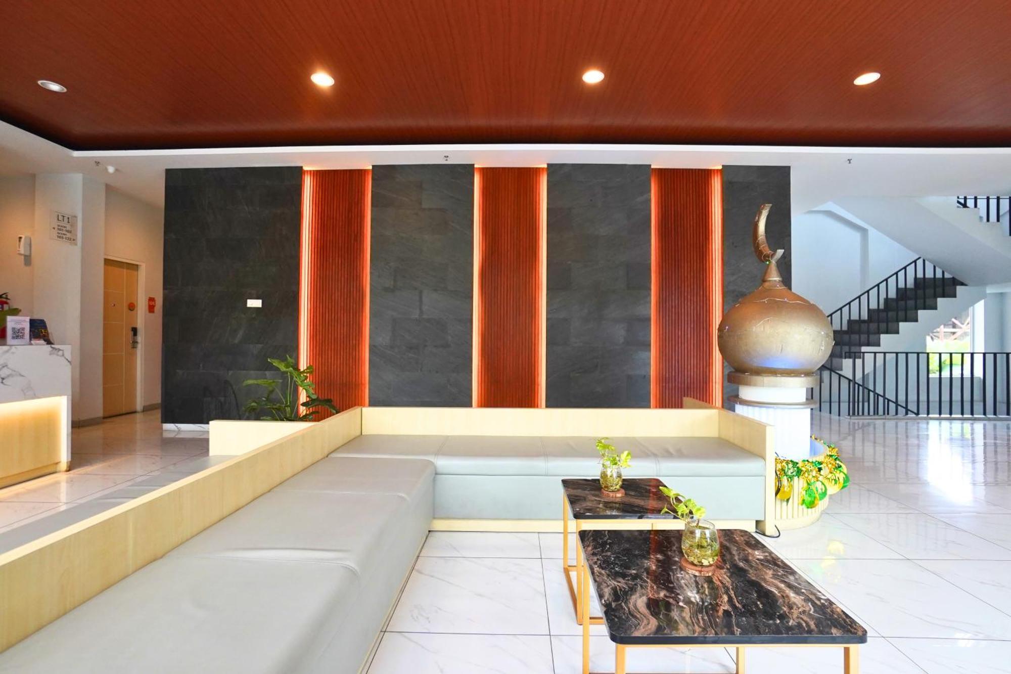 Front One Hotel Pasir Koja Bandung Exterior foto