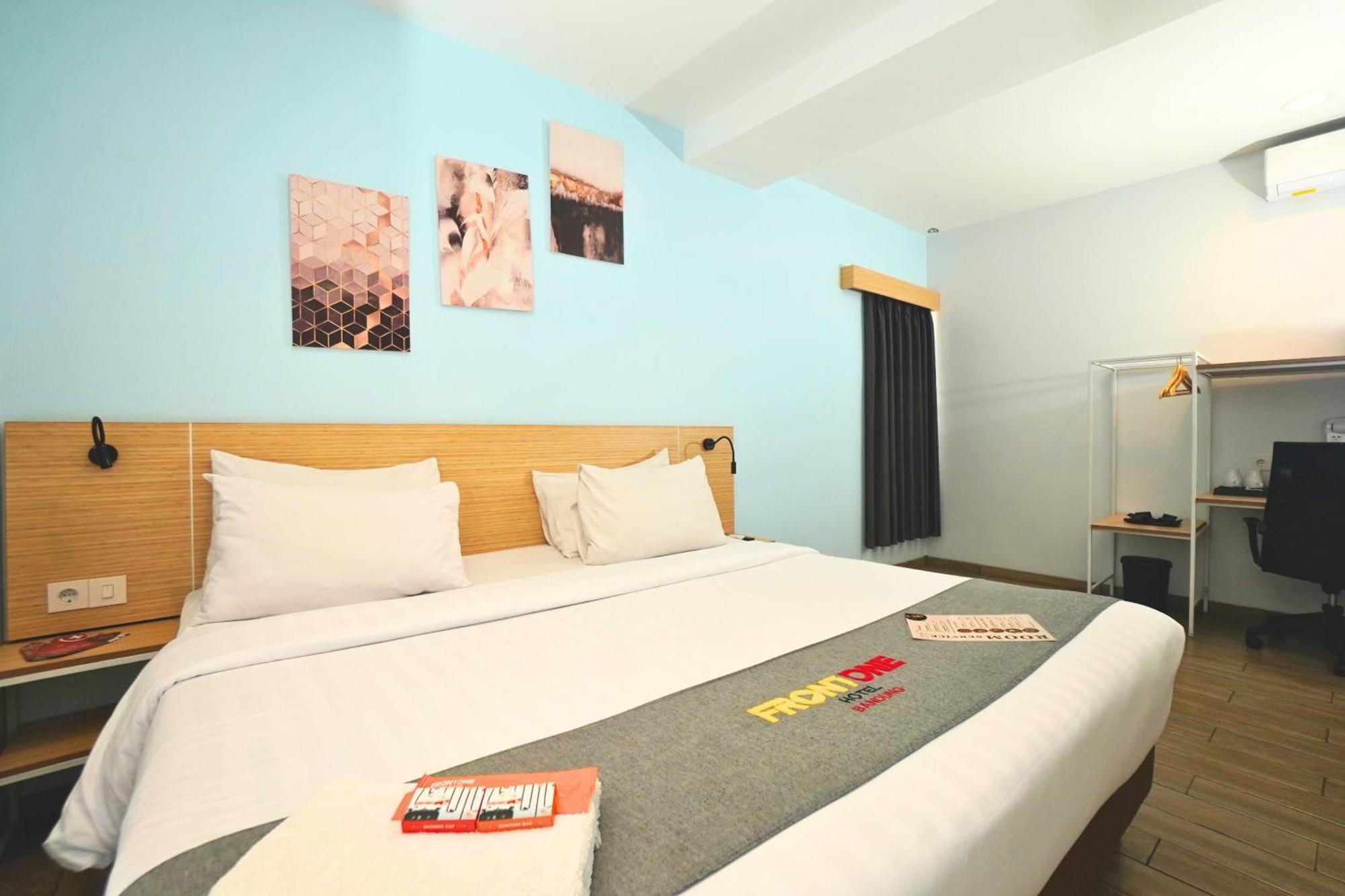 Front One Hotel Pasir Koja Bandung Exterior foto