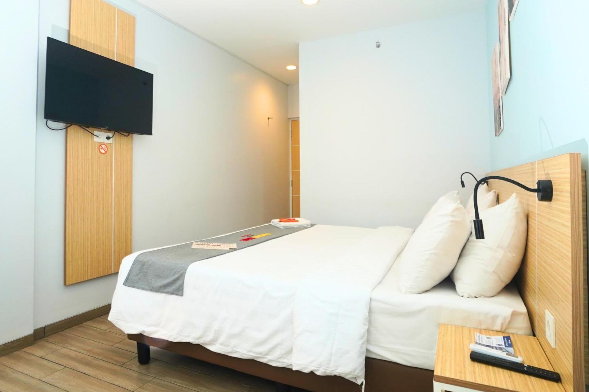 Front One Hotel Pasir Koja Bandung Exterior foto