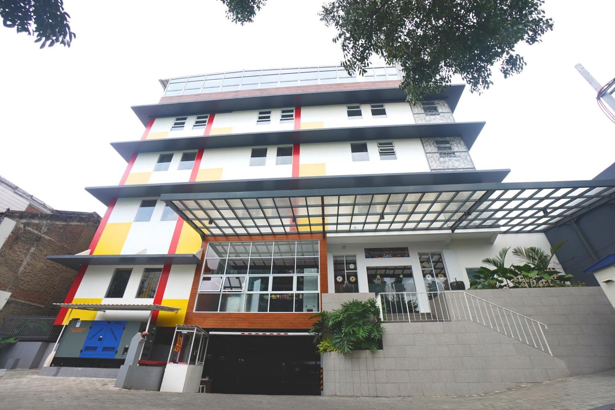 Front One Hotel Pasir Koja Bandung Exterior foto