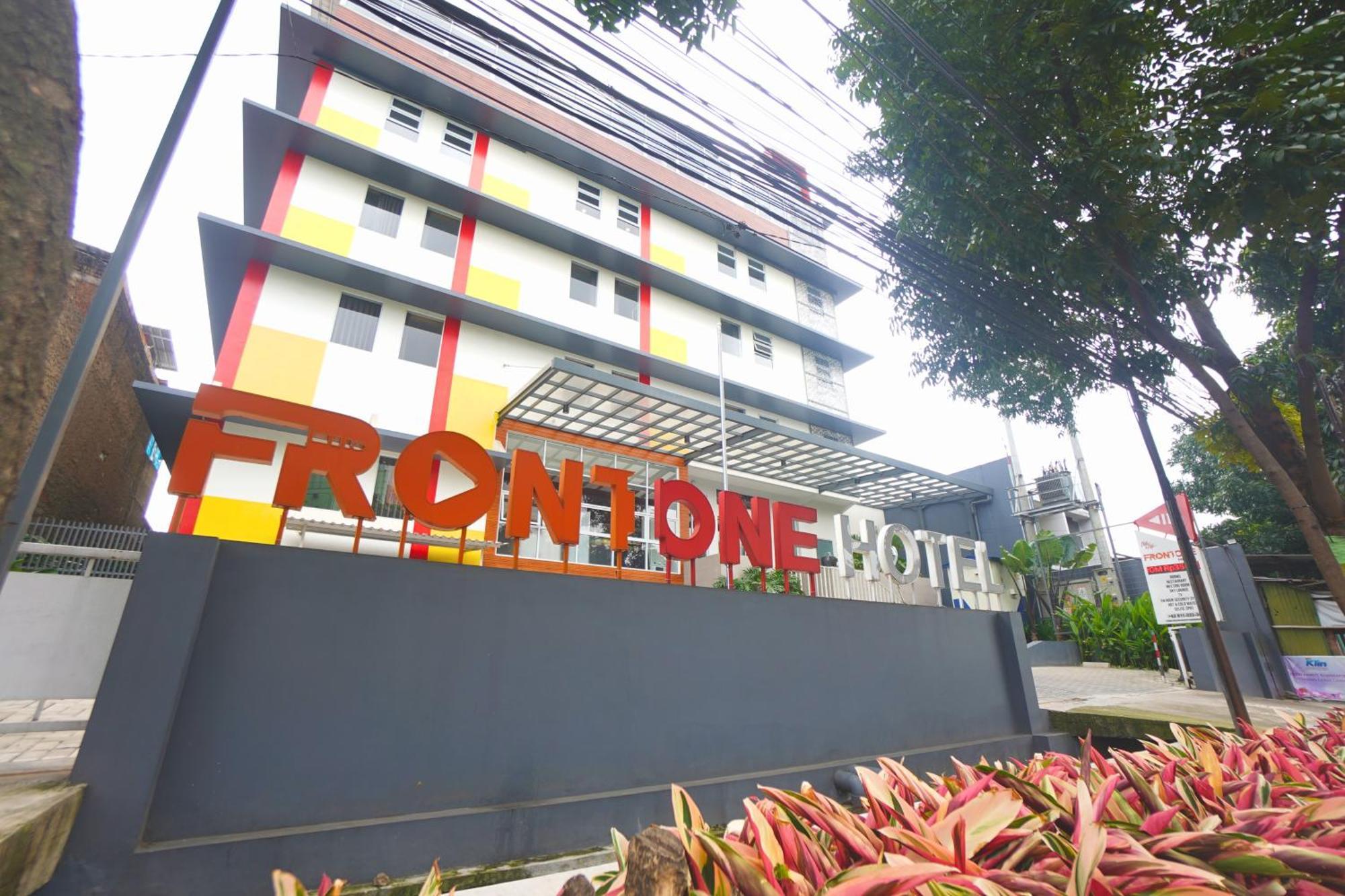 Front One Hotel Pasir Koja Bandung Exterior foto